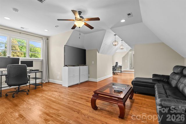 8600 Fairview Road, Charlotte, NC 28226