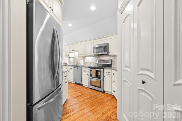 8600 Fairview Road, Charlotte, NC 28226