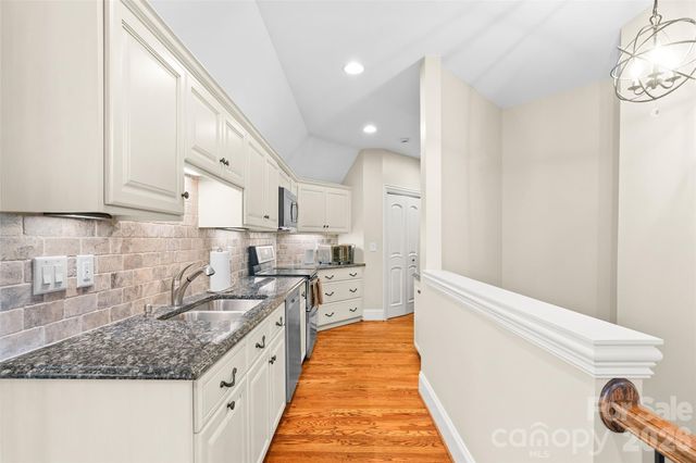 8600 Fairview Road, Charlotte, NC 28226