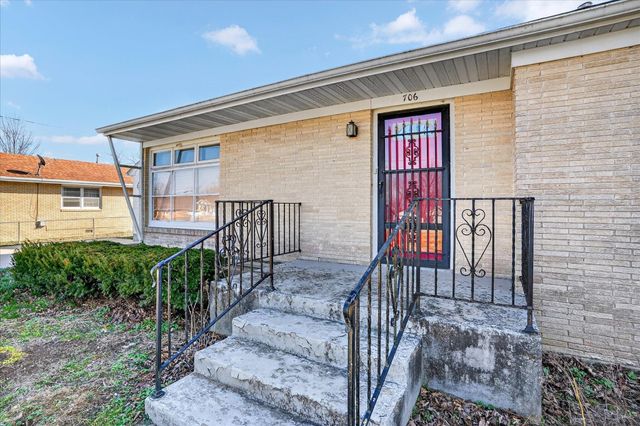 706 W Washington Street, Marshfield, MO 65706