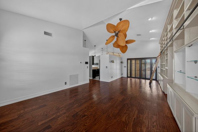 9121 Paragon Way, Boynton Beach, FL 33472