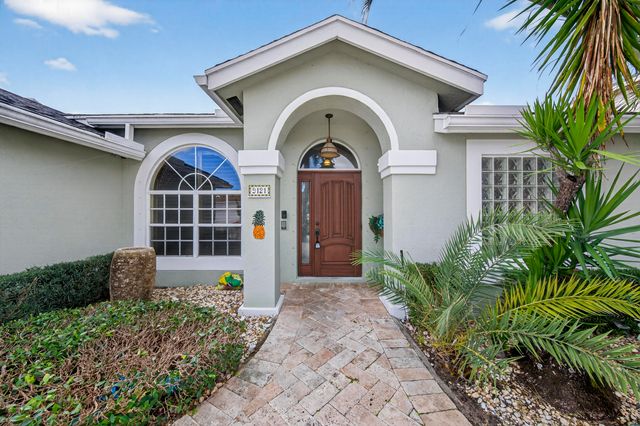 9121 Paragon Way, Boynton Beach, FL 33472