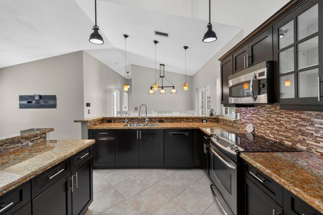 9121 Paragon Way, Boynton Beach, FL 33472