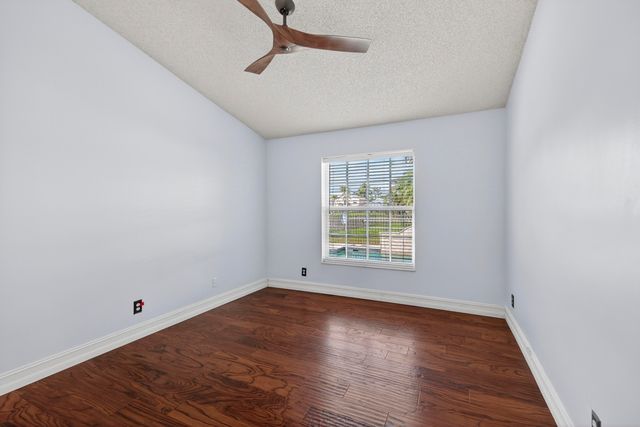 9121 Paragon Way, Boynton Beach, FL 33472