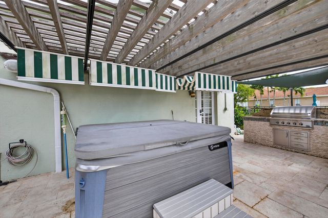 9121 Paragon Way, Boynton Beach, FL 33472