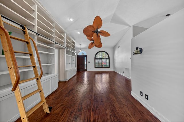 9121 Paragon Way, Boynton Beach, FL 33472