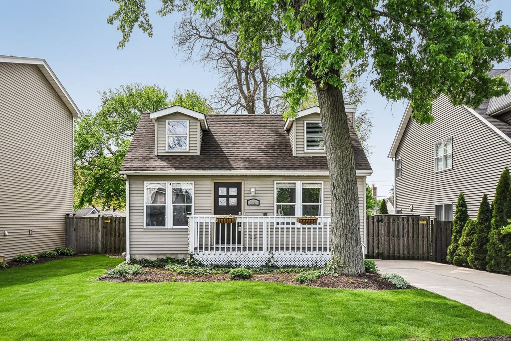 1031 ADELIA Street, Downers Grove, IL 60516