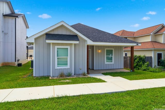133 Lark Hill Rd, Floresville, TX 78114
