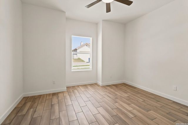 133 Lark Hill Rd, Floresville, TX 78114