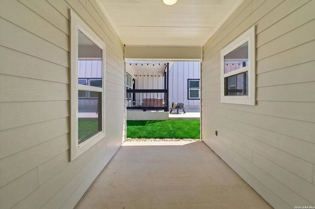 133 Lark Hill Rd, Floresville, TX 78114