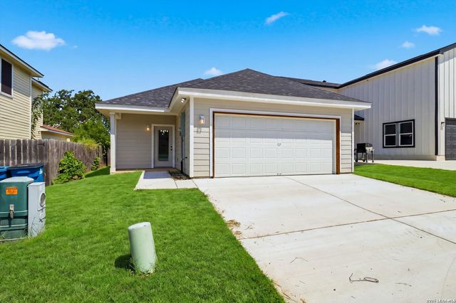 133 Lark Hill Rd, Floresville, TX 78114