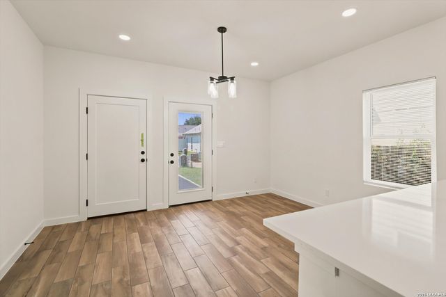 133 Lark Hill Rd, Floresville, TX 78114