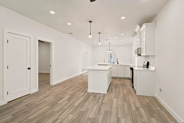 133 Lark Hill Rd, Floresville, TX 78114