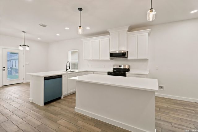 133 Lark Hill Rd, Floresville, TX 78114