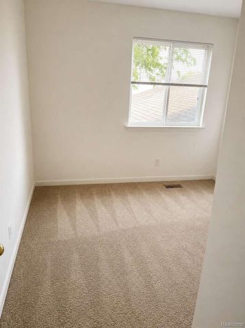 28165 Raleigh Crescent Drive, Chesterfield Township, MI 48051