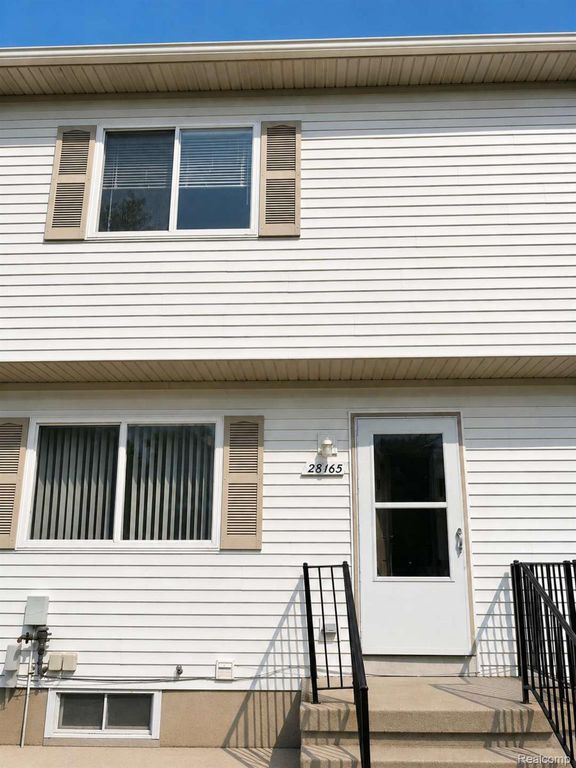 28165 Raleigh Crescent Drive, Chesterfield Township, MI 48051
