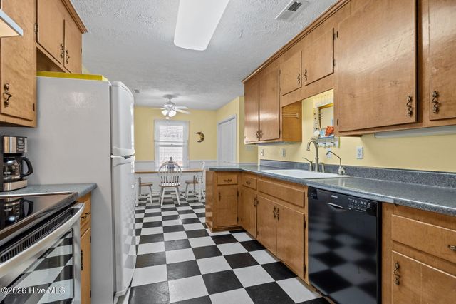 3616 Sunny Drive, Morehead City, NC 28557