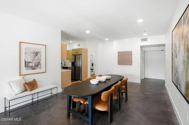 5016 Bakman Avenue 104, North Hollywood, CA 91601