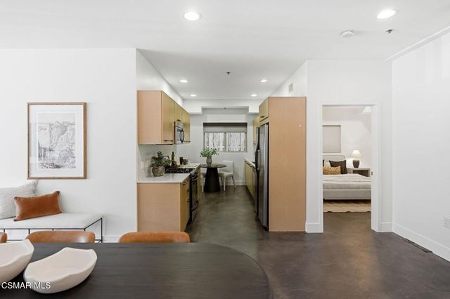 5016 Bakman Avenue 104, North Hollywood, CA 91601