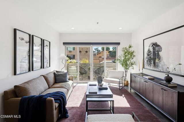 5016 Bakman Avenue 104, North Hollywood, CA 91601