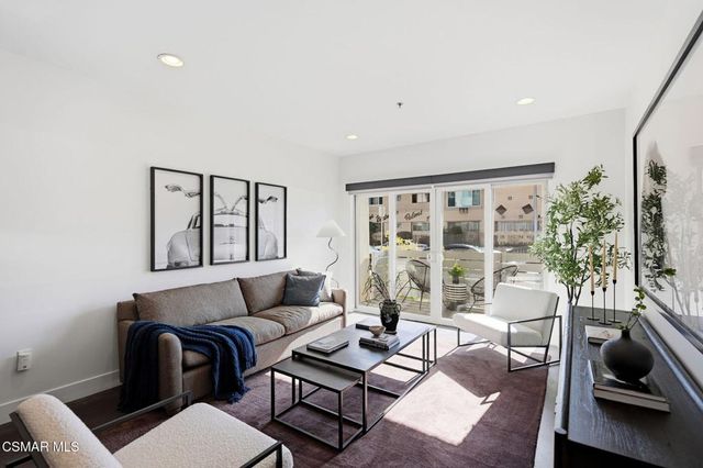 5016 Bakman Avenue 104, North Hollywood, CA 91601