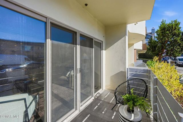 5016 Bakman Avenue 104, North Hollywood, CA 91601