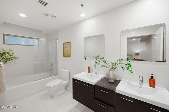5016 Bakman Avenue 104, North Hollywood, CA 91601
