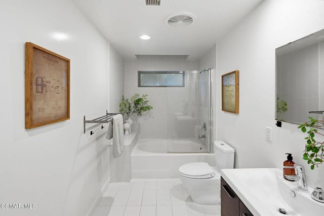 5016 Bakman Avenue 104, North Hollywood, CA 91601