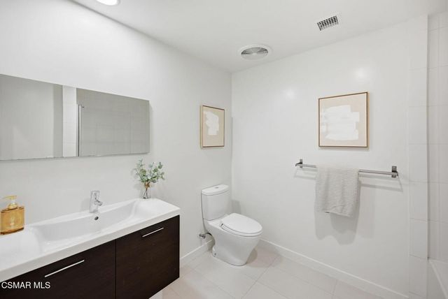 5016 Bakman Avenue 104, North Hollywood, CA 91601