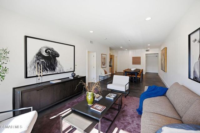 5016 Bakman Avenue 104, North Hollywood, CA 91601