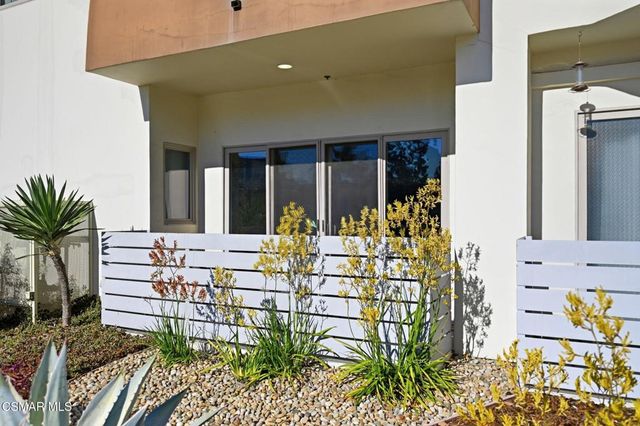5016 Bakman Avenue 104, North Hollywood, CA 91601
