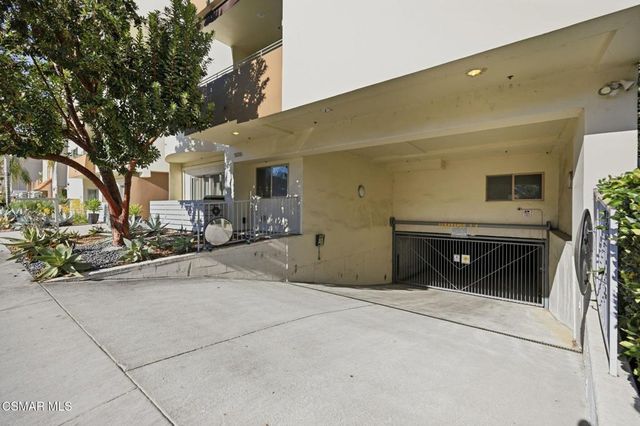 5016 Bakman Avenue 104, North Hollywood, CA 91601