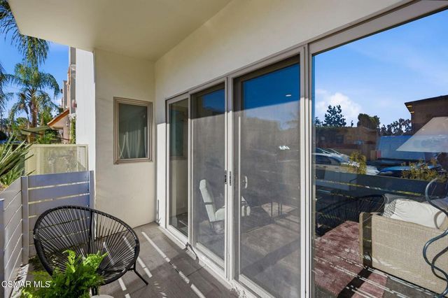 5016 Bakman Avenue 104, North Hollywood, CA 91601