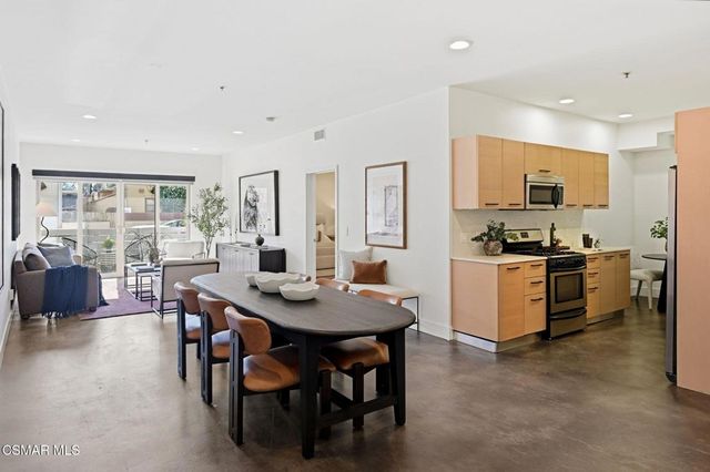 5016 Bakman Avenue 104, North Hollywood, CA 91601