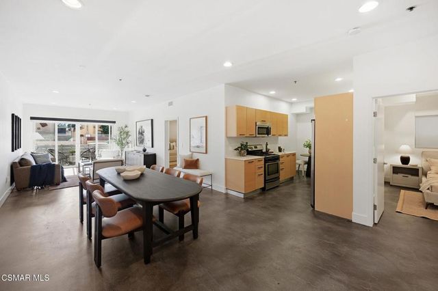 5016 Bakman Avenue 104, North Hollywood, CA 91601