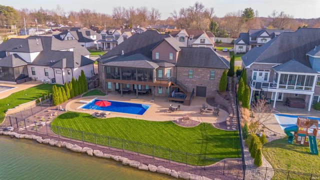 8560 Angel Drive, Newburgh, IN 47630