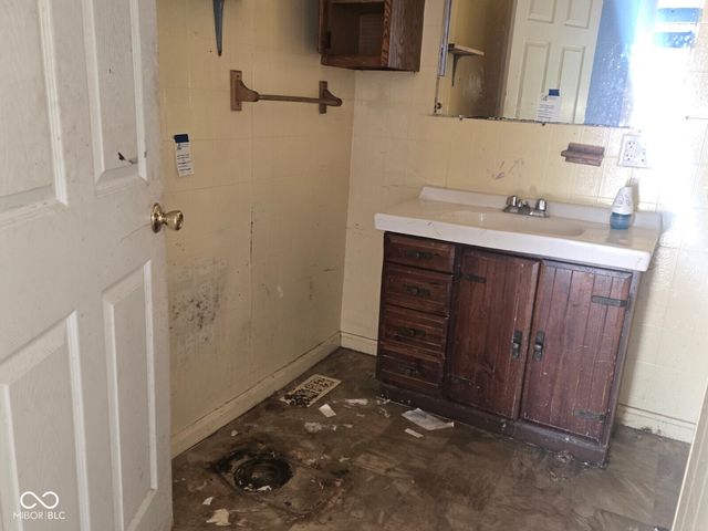 2030 S 8th Street, Terre Haute, IN 47802