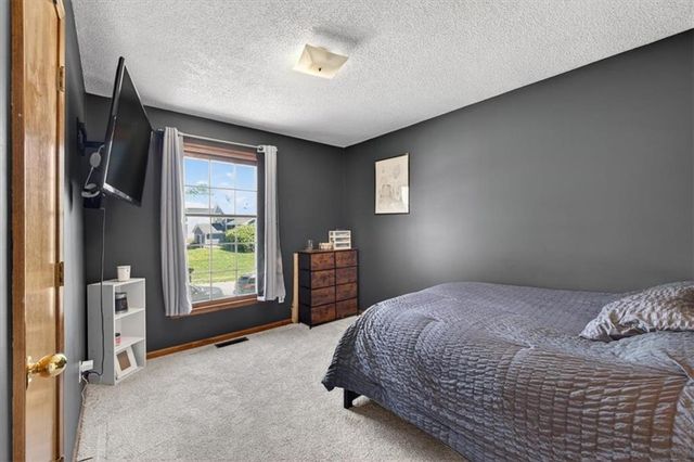 17 NW 102nd Terrace, Kansas City, MO 64155