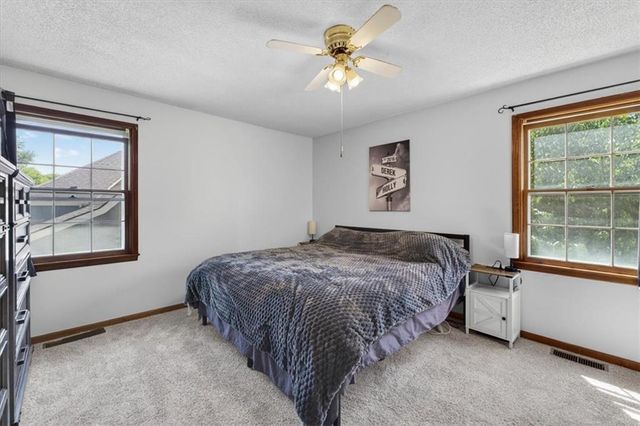 17 NW 102nd Terrace, Kansas City, MO 64155