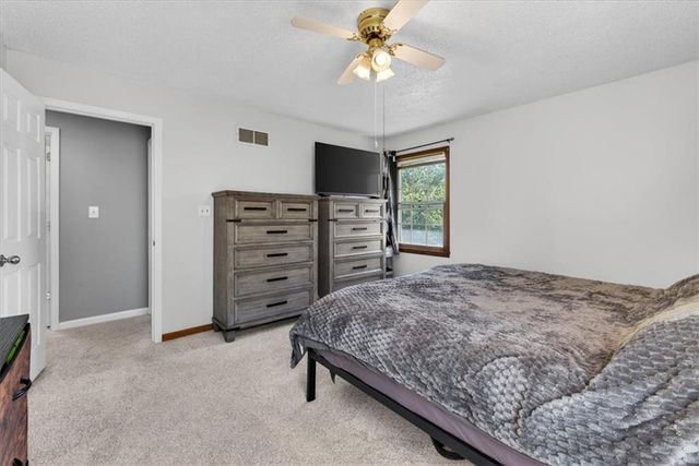 17 NW 102nd Terrace, Kansas City, MO 64155