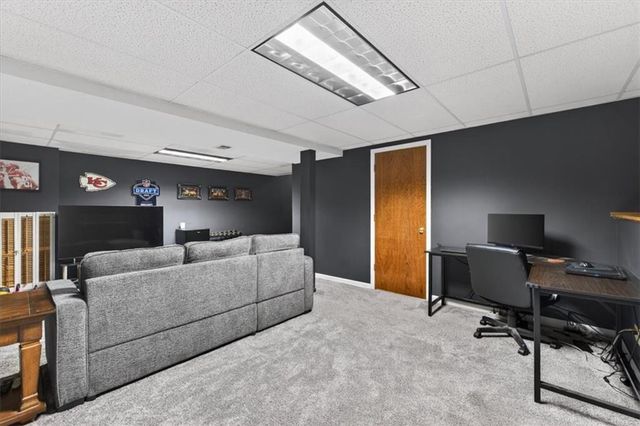 17 NW 102nd Terrace, Kansas City, MO 64155