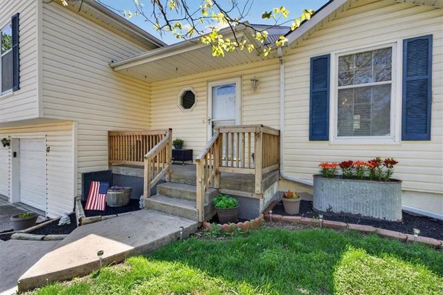 17 NW 102nd Terrace, Kansas City, MO 64155