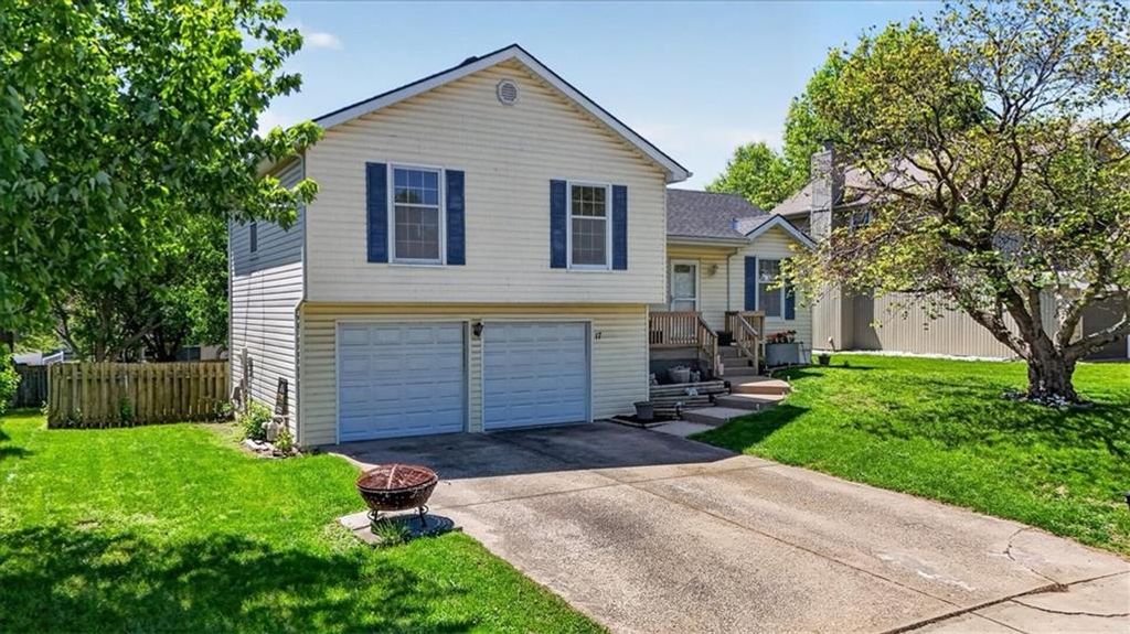 17 NW 102nd Terrace, Kansas City, MO 64155