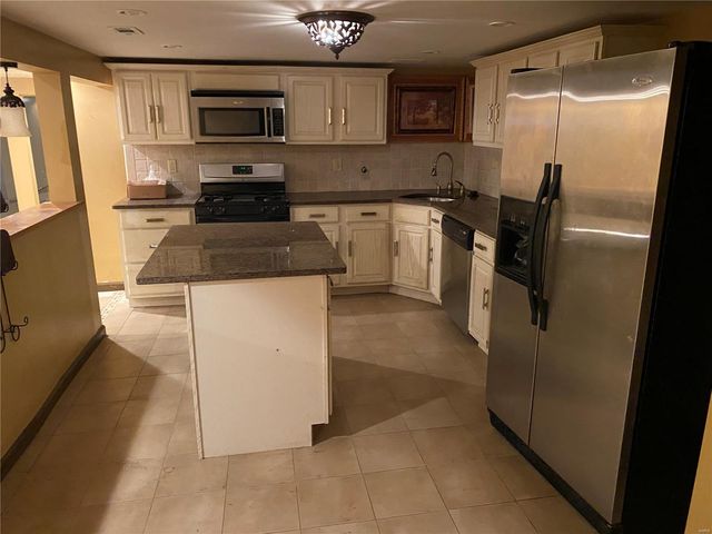 1323 Woodpath Drive, Florissant, MO 63031