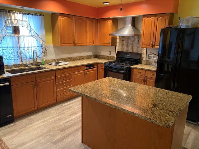 1323 Woodpath Drive, Florissant, MO 63031