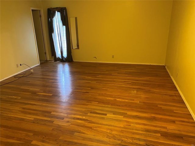 1323 Woodpath Drive, Florissant, MO 63031