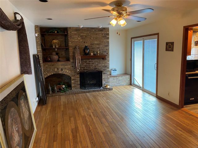 1323 Woodpath Drive, Florissant, MO 63031