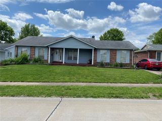 1323 Woodpath Drive, Florissant, MO 63031