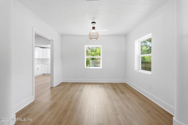 4242 PINEWOOD Avenue, Jacksonville, FL 32207