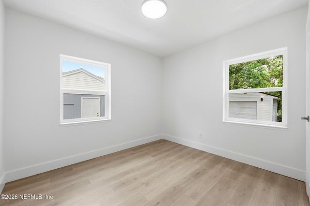 4242 PINEWOOD Avenue, Jacksonville, FL 32207